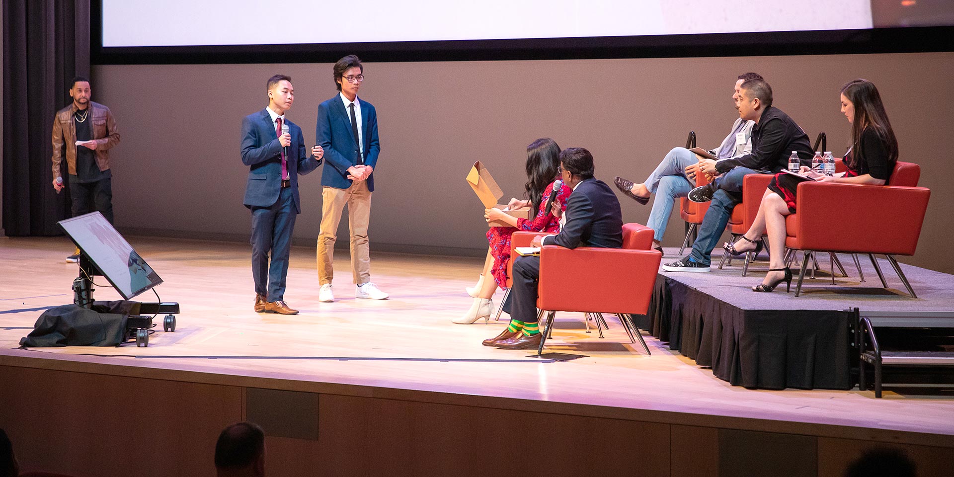 student contestants presenting their business idea at the 2019 UT Dallas Big Idea Competition