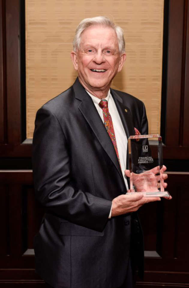 Dennis McCuistion with the 2017 Excellence in Corporate Governance Award (Photo by Matthew Shelley and courtesy of D CEO )