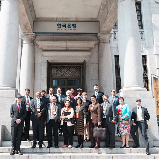 EMBA and GLEMBA Class of 2017 Tour of the Bank of Korea Museum