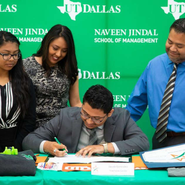 Seven Dallas ISD Students Commit to UT Dallas as Jindal Young Scholars