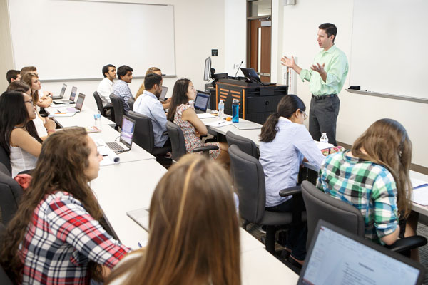 Matt Polze teaches a class of Davidson Management Honors Program students