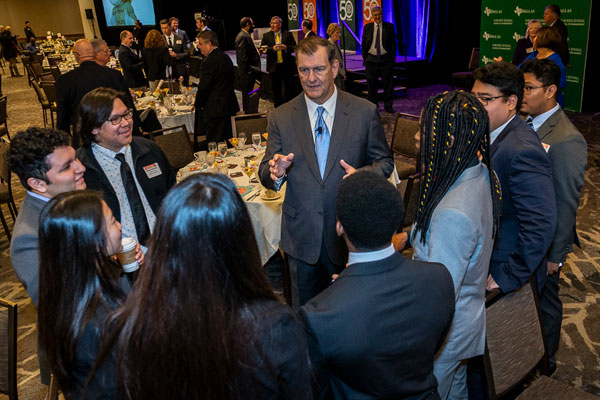 Former Dallas mayor Mike Rawlings speaking with Jindal Young Scholar students