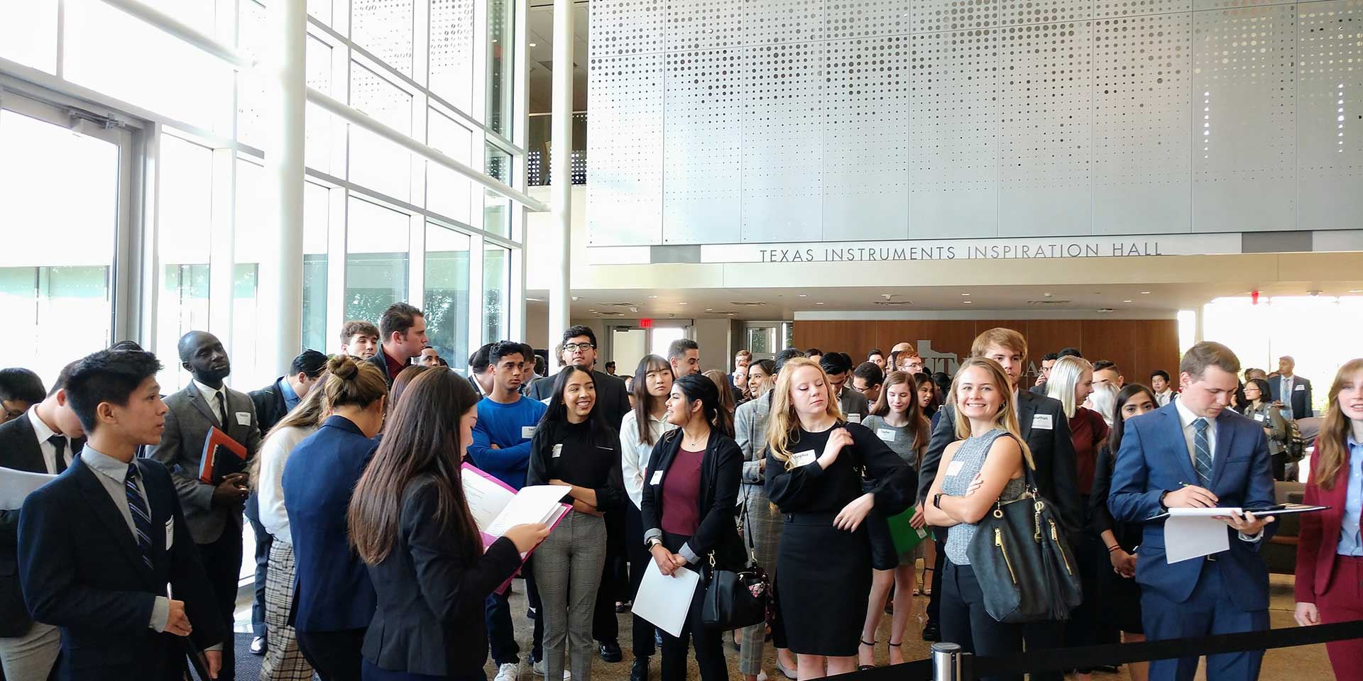 Jindal School students at the 2019 UT Dallas internship fair
