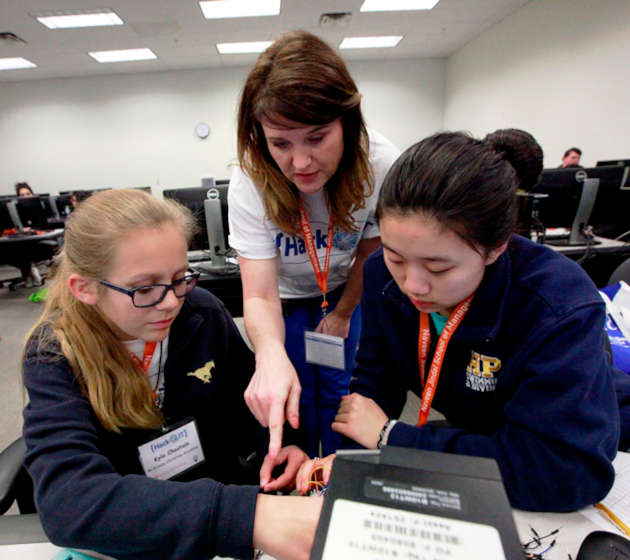 inaugural-hackathon-brings-teens-to-campus-to-explore-the-internet-of-things-dawn-owens