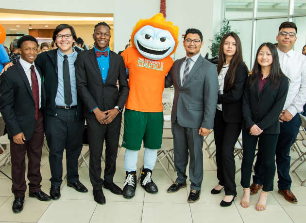 seven-dallas-isd-students-commit-to-ut-dallas-as-jindal-young-scholars