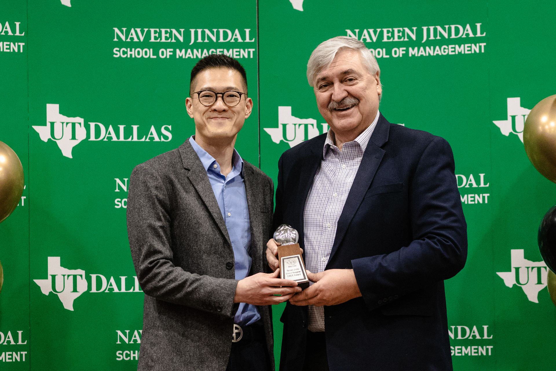 Dean Pirkul presents PhD Faculty of the Year OWLIE award to Steven Xiao.